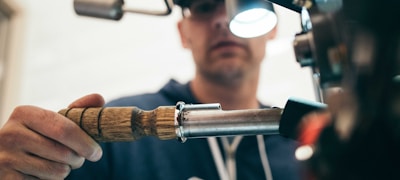 站点前沿门户首屏展示现代体育场馆内部